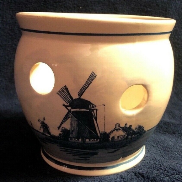 Blauw Delft Crocus Planter  4" Tall by 4.5" Wide - Picture 1 of 3